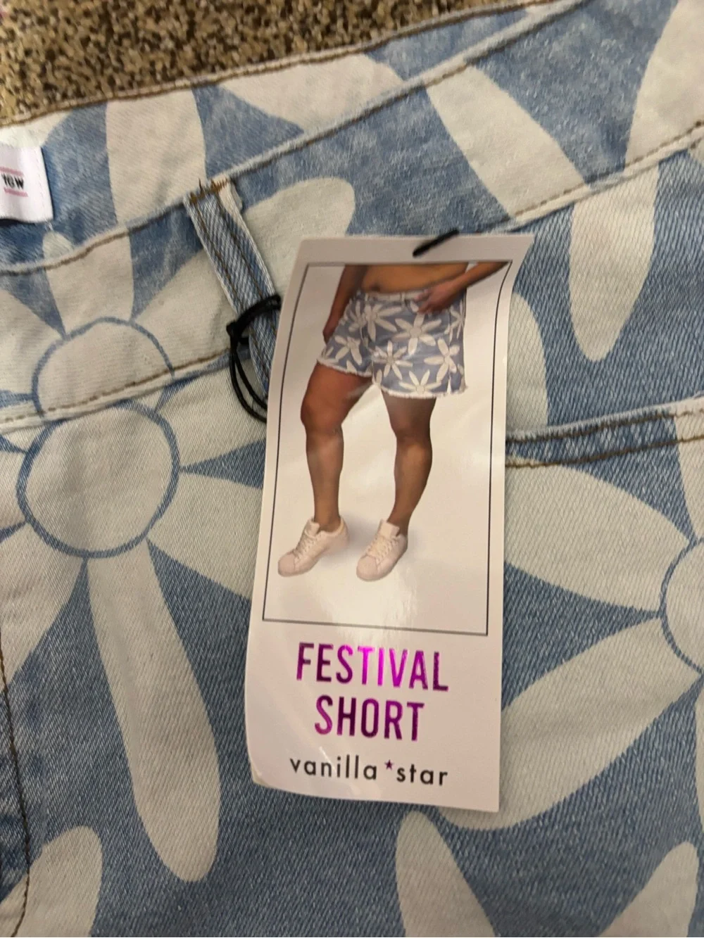 Vanilla Star 16W Blue Floral Daisy Denim Shorts. frayed Raw Hem check pics